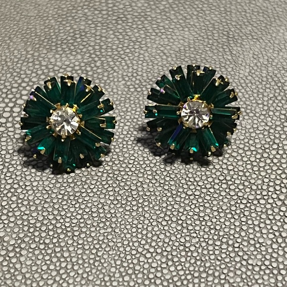 Vintage 1992 PARISIAN Emerald Green Gem Sparkling Flower Stud Earrings EUC - Picture 8 of 16
